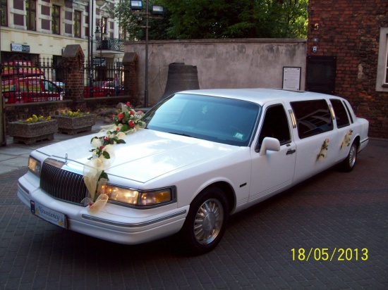 Jaguar s-type-Lincoln Town Car-Cadillac De Village